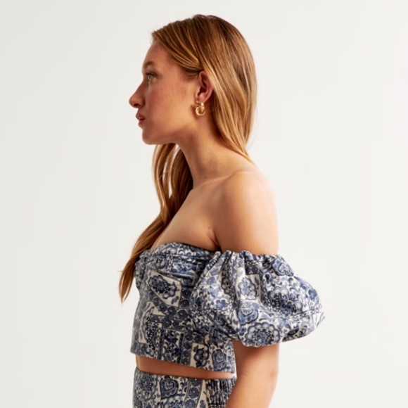 🔥HOST PICK🔥 NWT Abercrombie Poplin Off-the-Shoulder Top - Picture 3 of 5